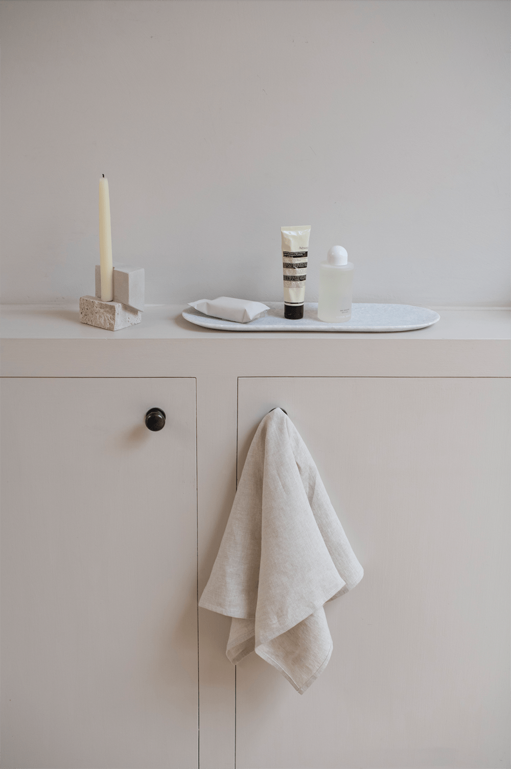 tea-towel-timeless-linen-kristina-dam-candle-holder-aesop-marble-tray