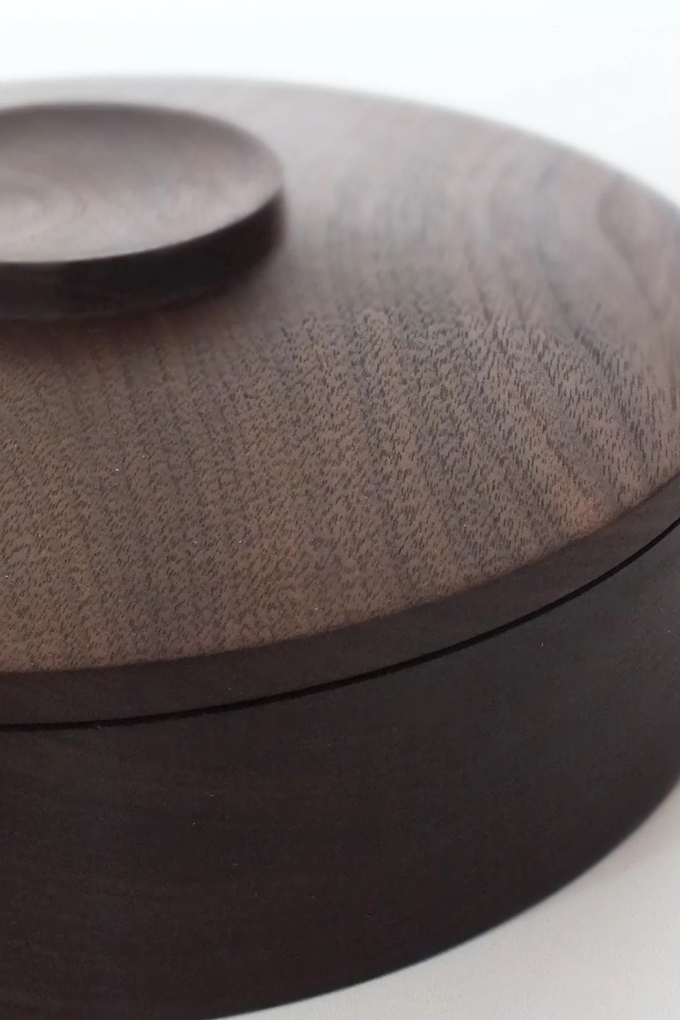 Het Houtlokaal Cookie Jars close-up. Showing the natural grain of the wood and the beautifully crafted protruding lid handle.