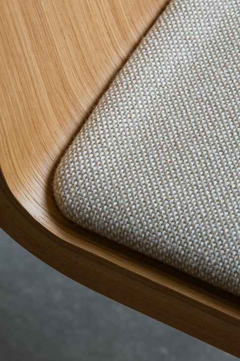 A close up of the Ready Dining Chair Seat Upholstered in Natural Oak and Audo Bouclé 02 from Audo Copenhagen.