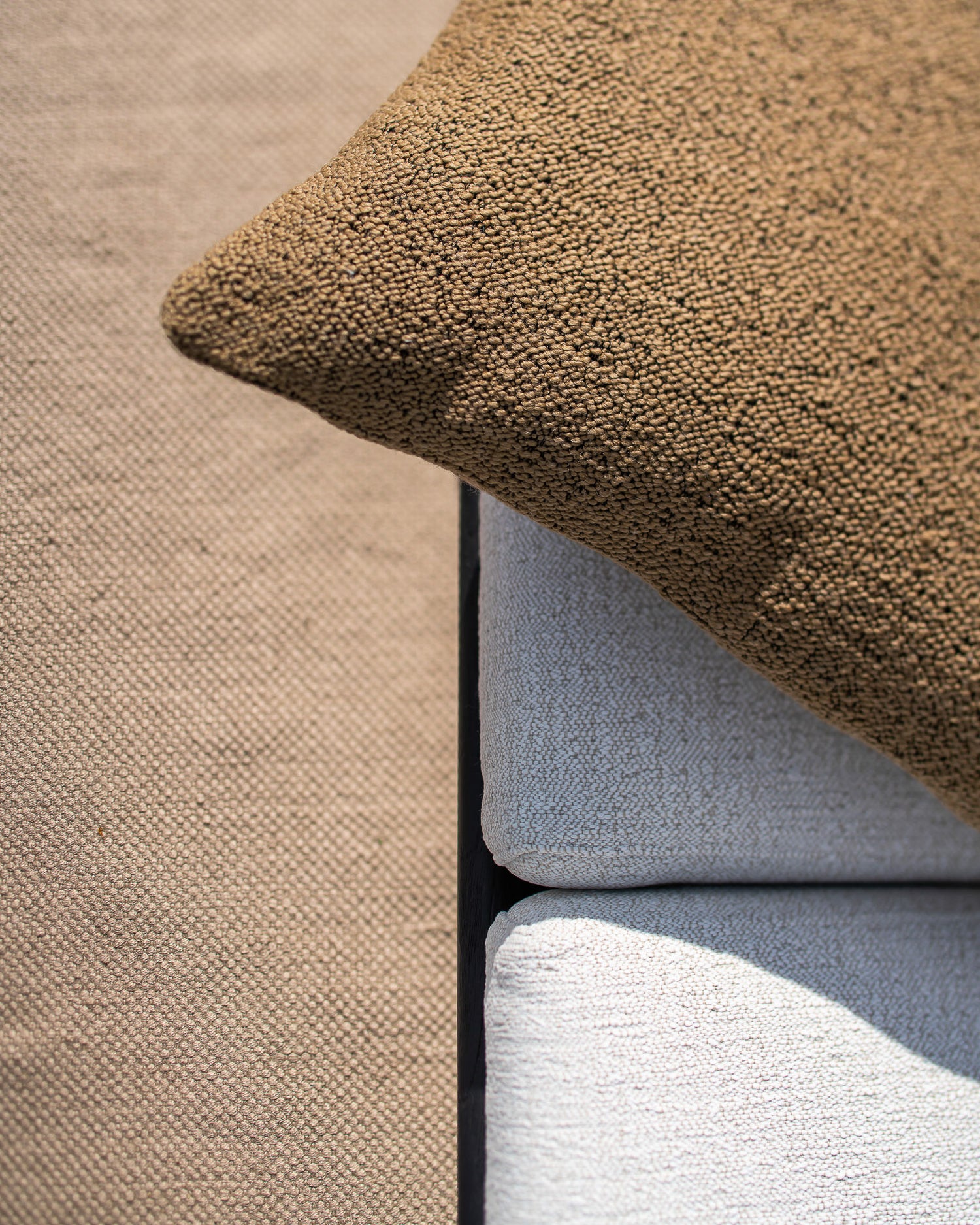 Close up of the material of the nomad outdoor cushion cumin by Ethnicraft
