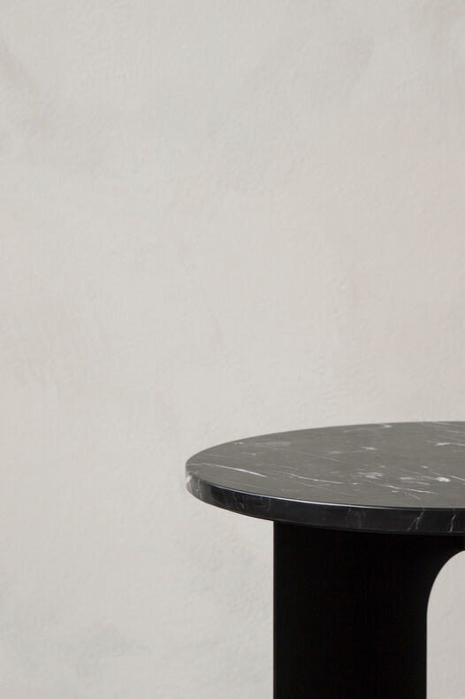 A close up of the Nero Marquina Marble Top on the Androgyne Side Table Black Base by Audo Copenhagen.