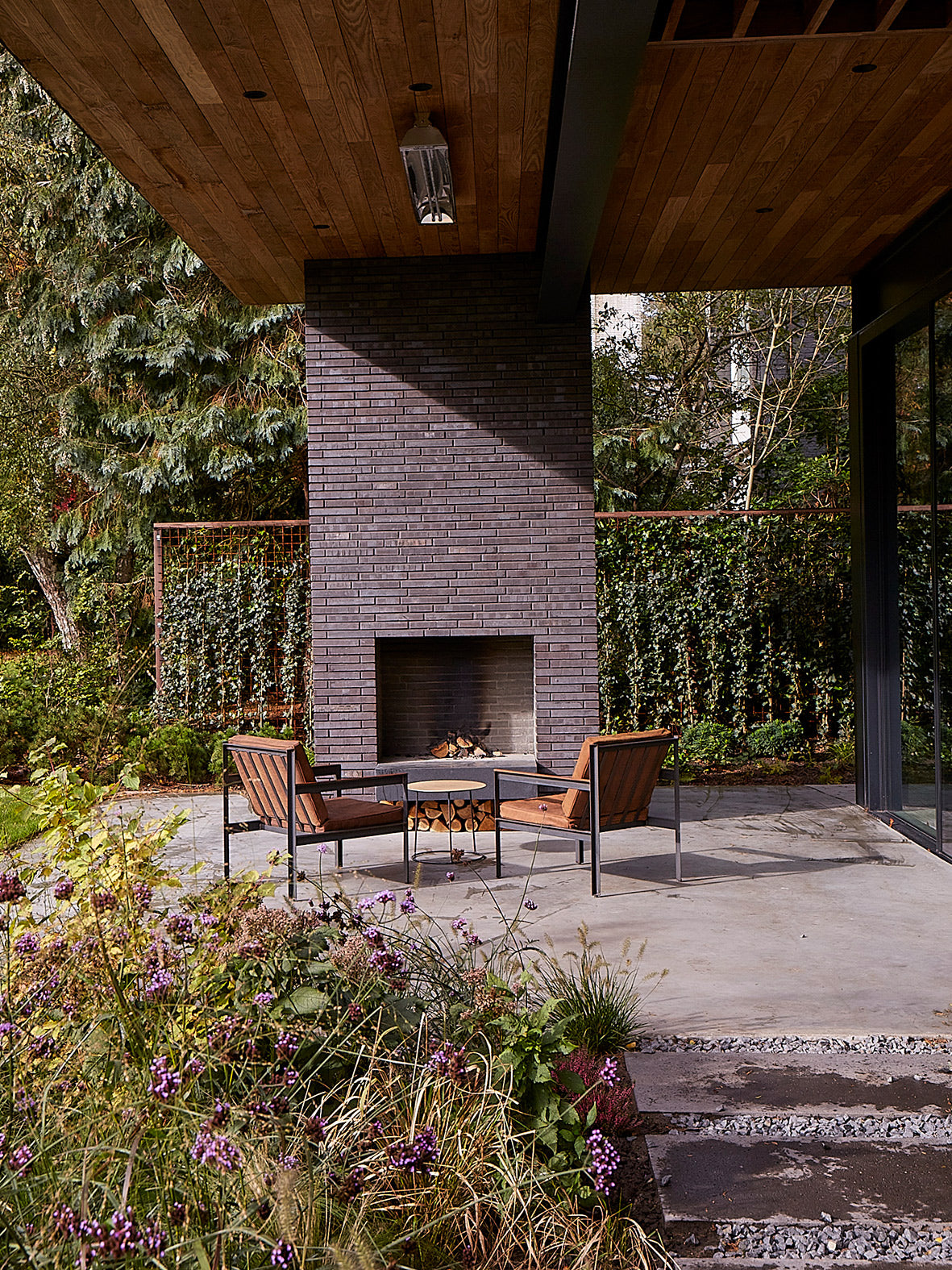 Modern outdoor fire place relax area in nature - Artempo Interior Architecture Design - Kasia Gatkowska for ELLE