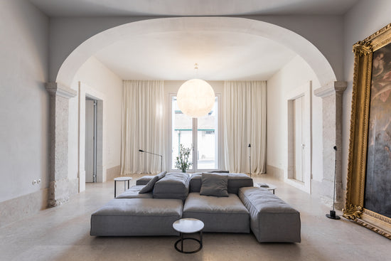 A spacious and light living room interior - Santa Clara 1728, Lisbon