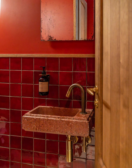 Bar Bowie Sink Red Tiles