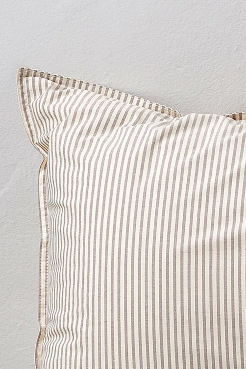 bedMATE Cotton Pillowcase Brown/Ecru detail photo