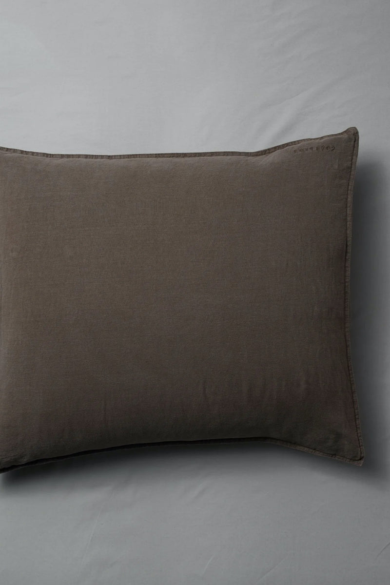 Duvet cover Linen Dark Brown by SUITE702 detail photo pillow