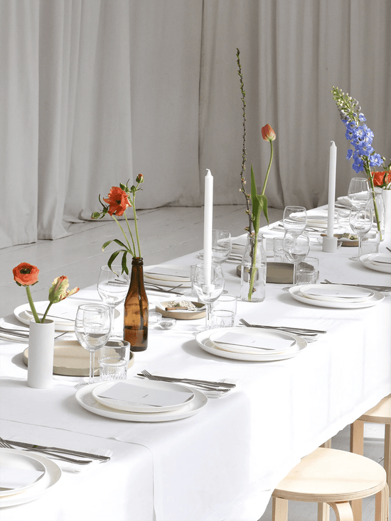 Linen: The Benefits of Using Linen Table Textiles and How to Care for Them - table setting Timeless Linen napkin Hasami - Enter The Loft