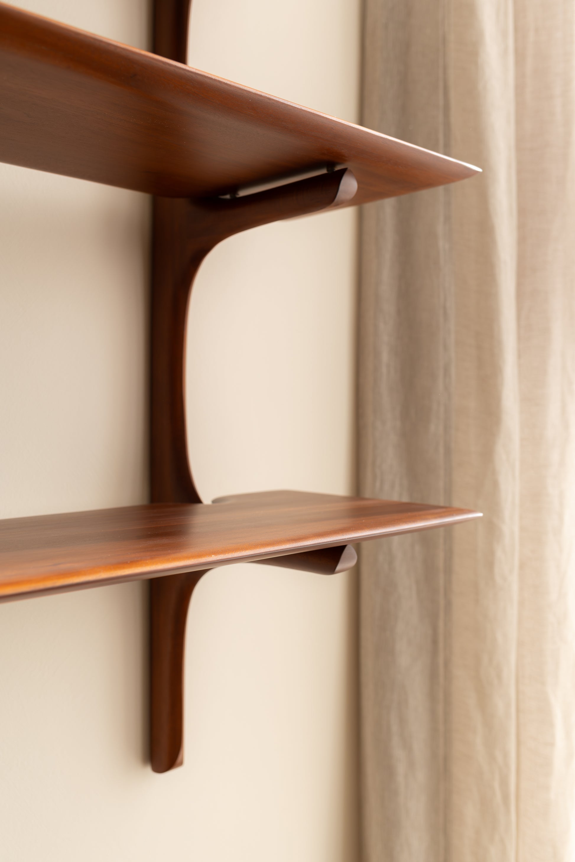 PI Wall Shelf 2 Mahogany by Ethnicraft detail photo