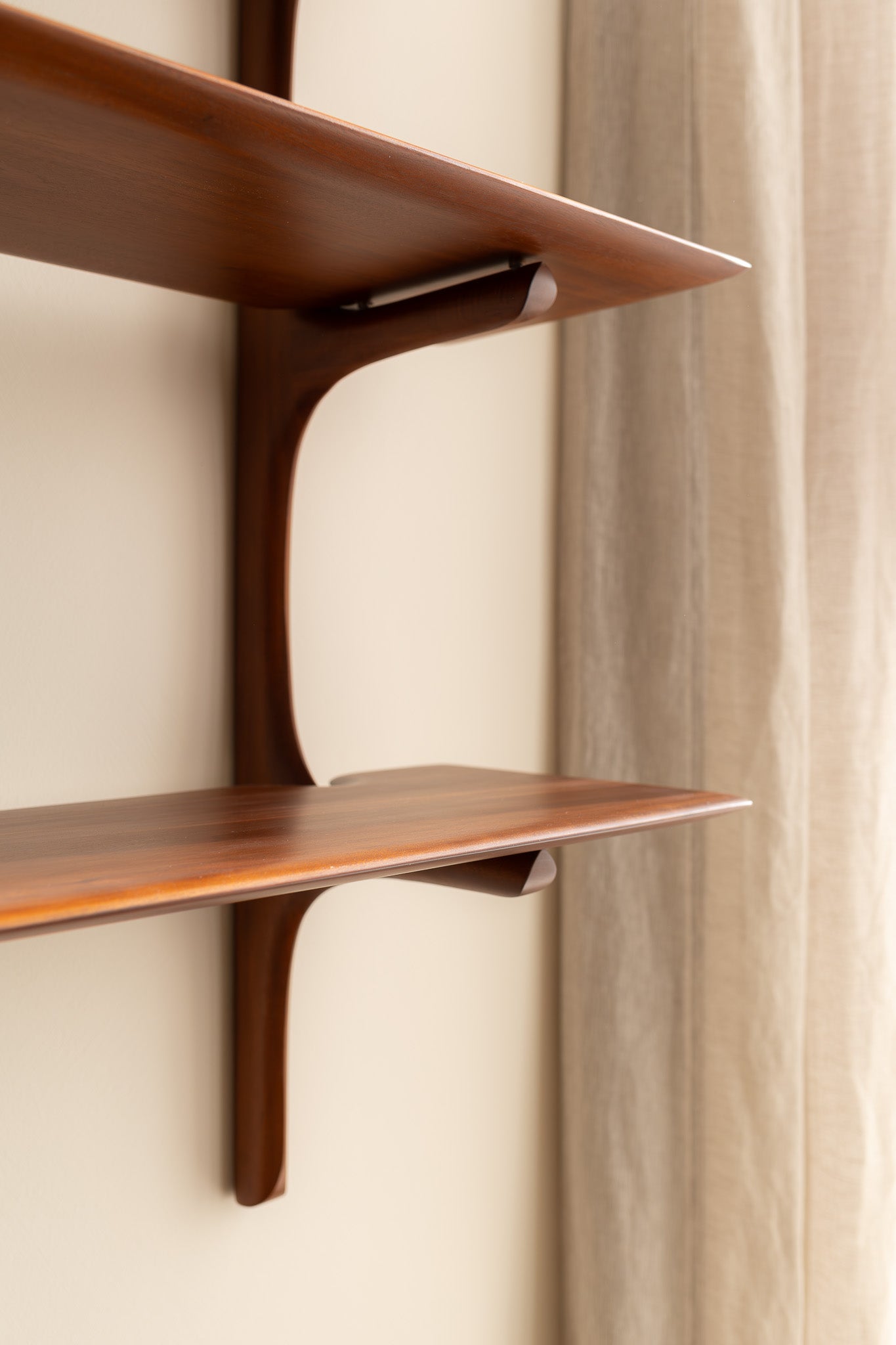 PI Wall Shelf 3 Mahogany by Ethnicraft detail photo