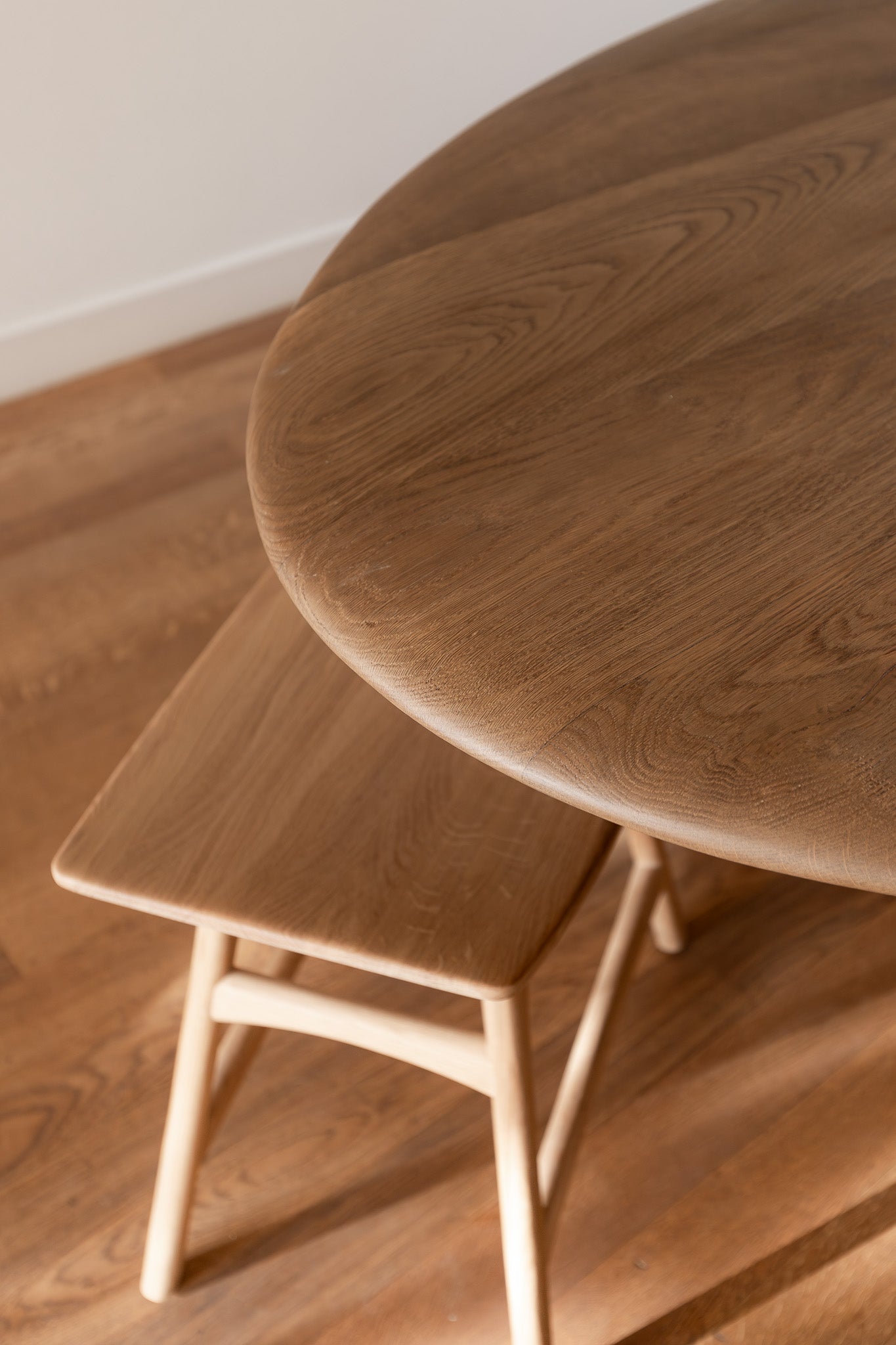L'Ovale Table Hubert Crijns with osso stool by ethnicraft