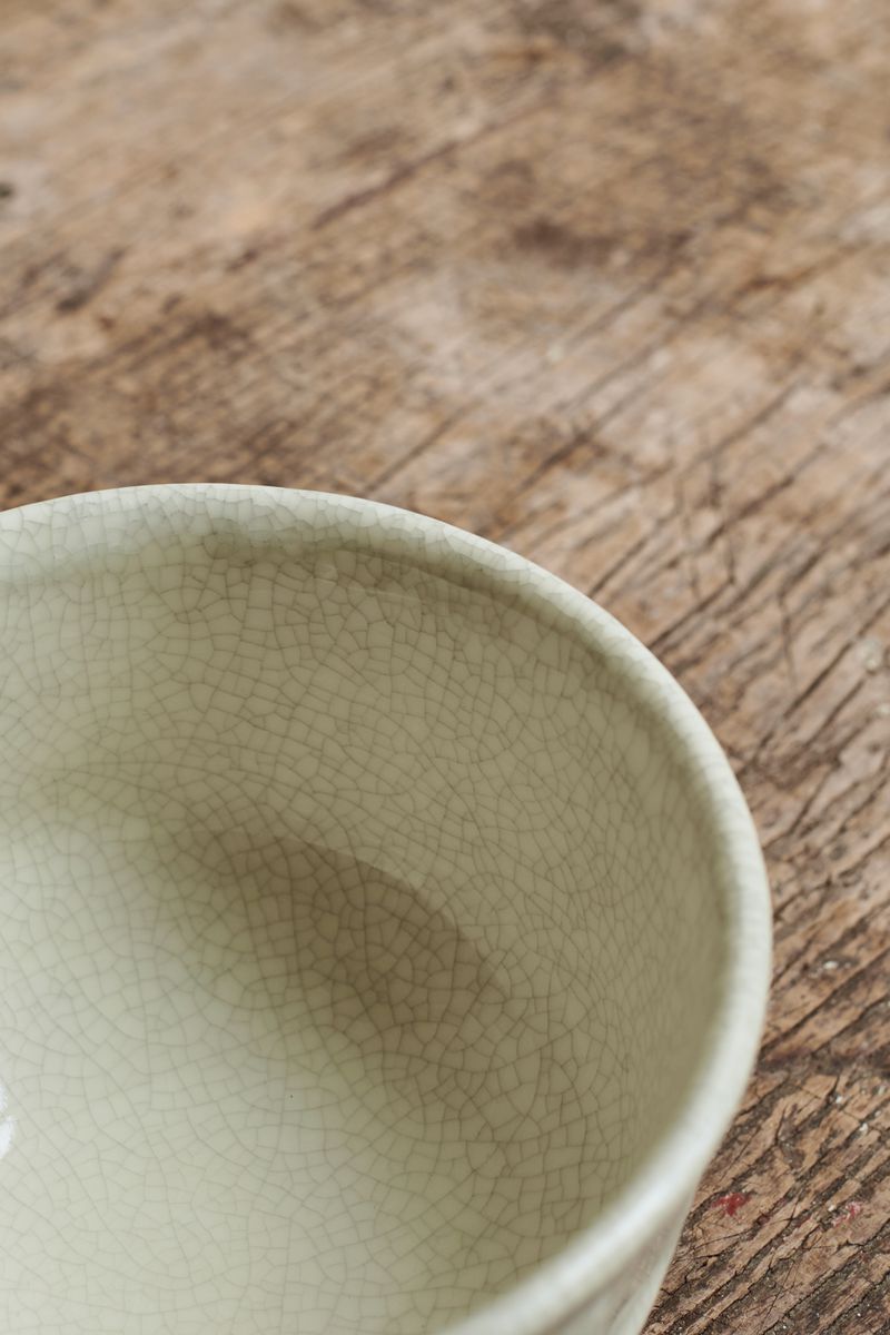 Details of the Dashi Bowl Quartz by Jars Ceramistes.