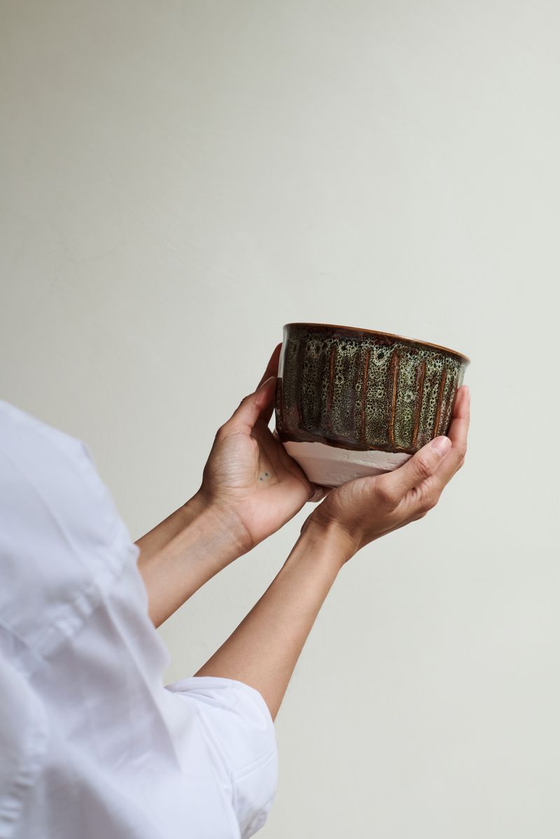 Dashi Bowl Ecume in hand