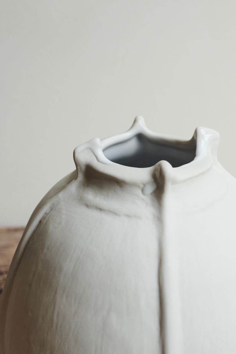 Close-up of the Yang Vase White by Jars Ceramistes.