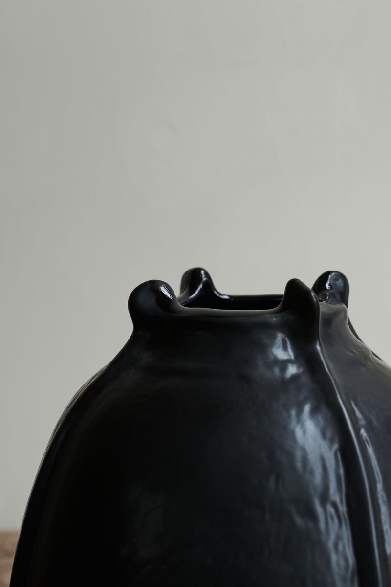 Close-up of the Yin Vase Black by Jars Ceramistes.