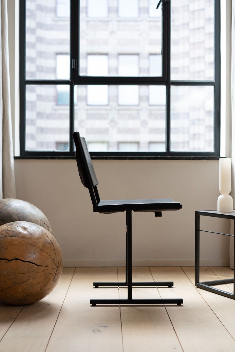 Side view of the Memento Chair, Black Frame by WDSTCK in Matt Black.