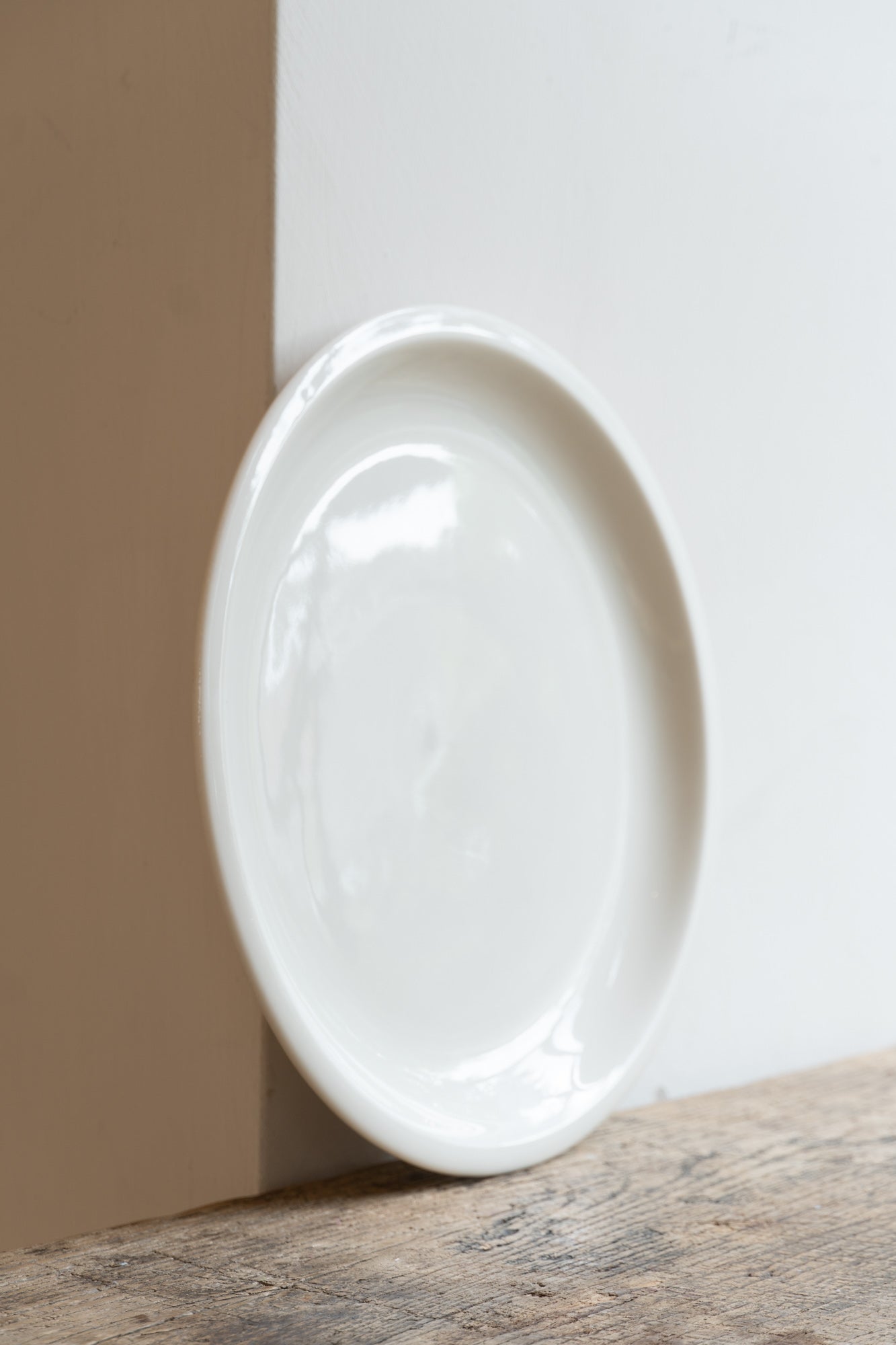 Side view of the Antibes Plate White (24 cm) by Jars Ceramistes.