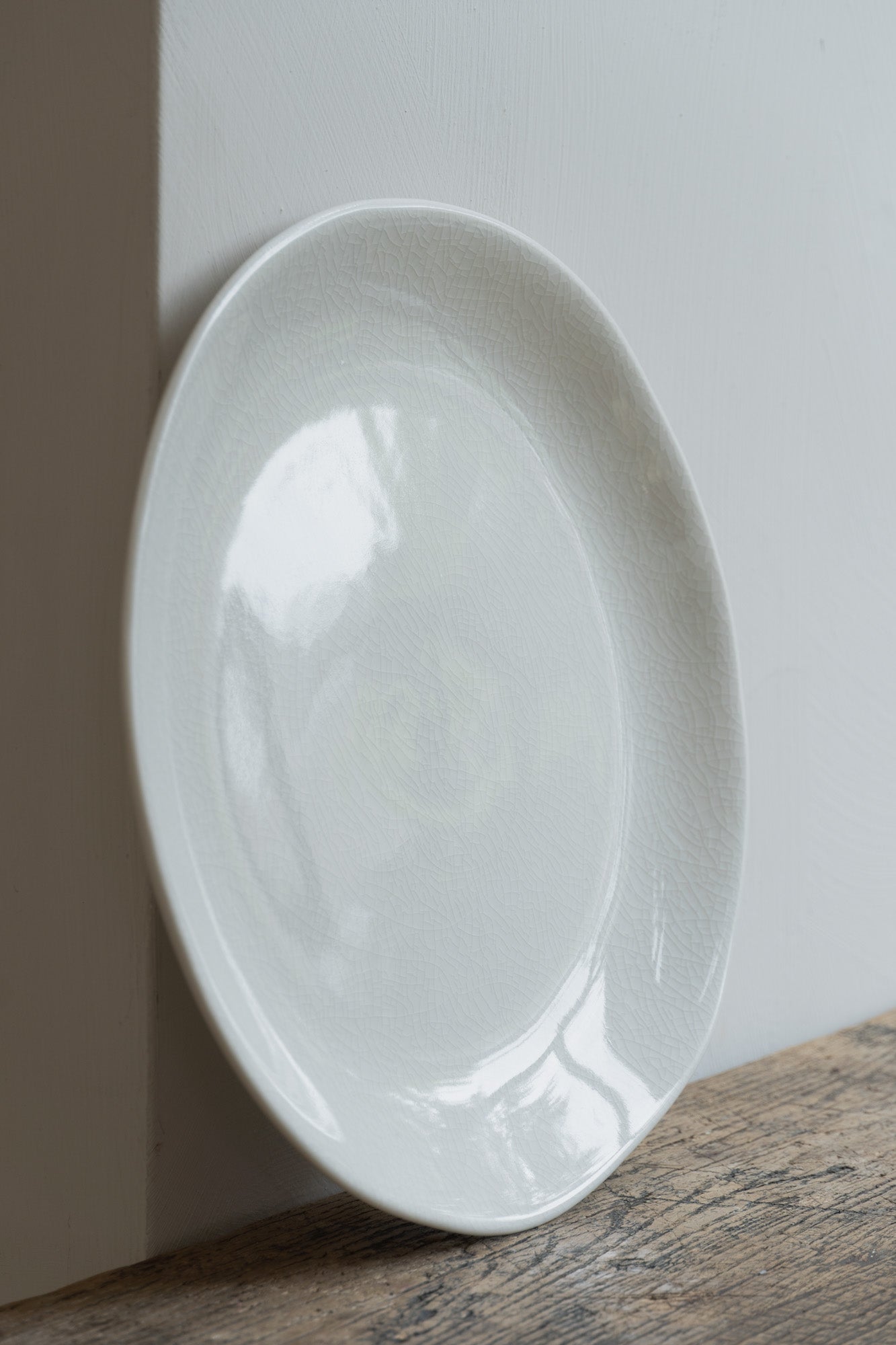 Side view of the Maguelone Round Plate Quartz by Jars Ceramistes.