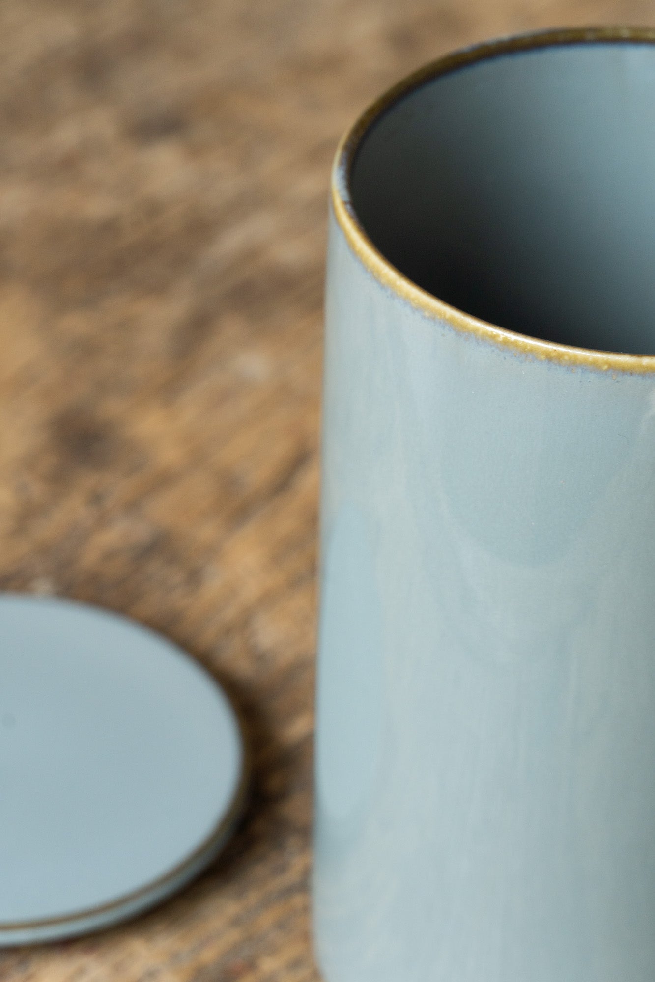 Stoneware_storage_jar_smokey_blue_detail