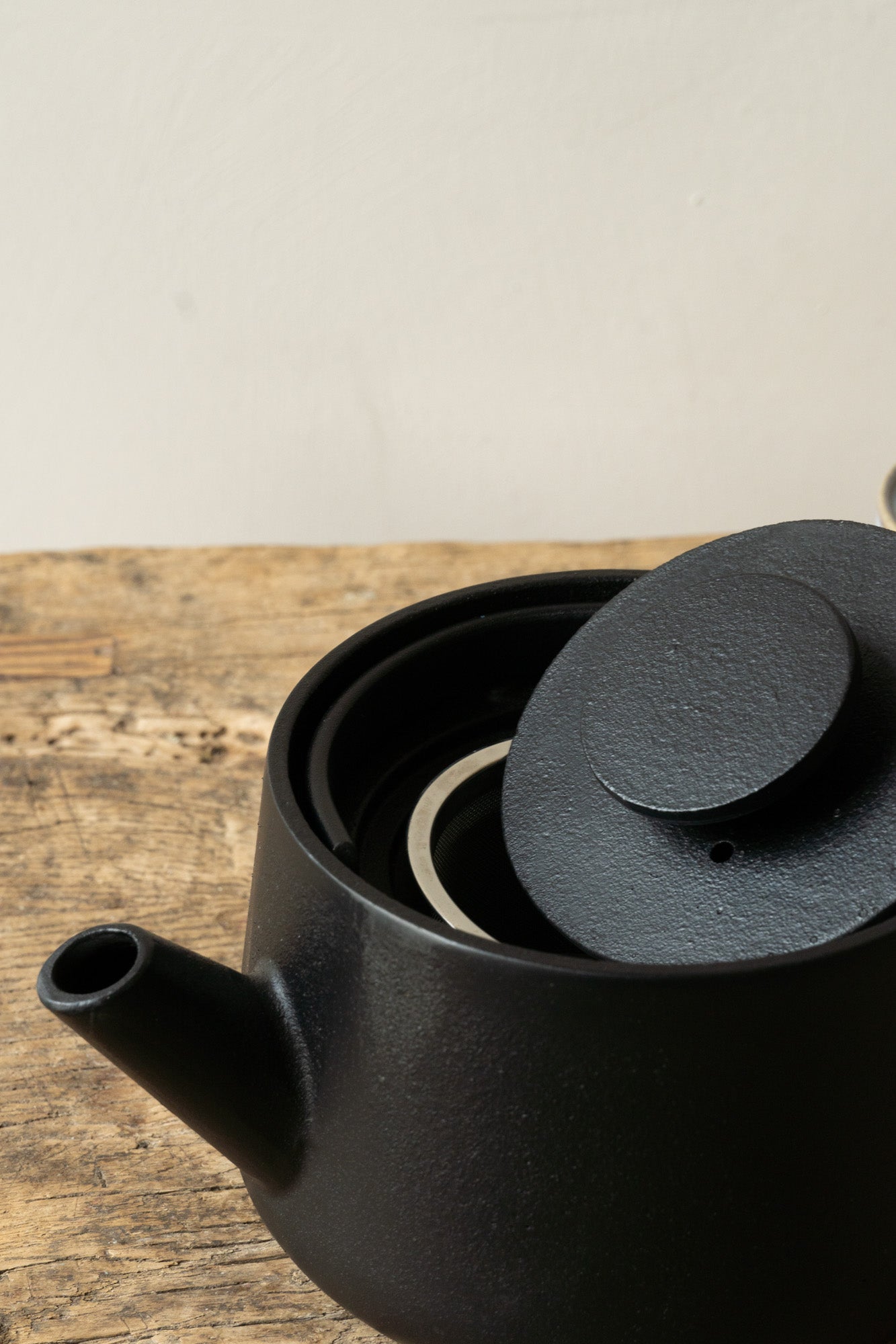 Detail shot of the Inku Teapot by Serax.