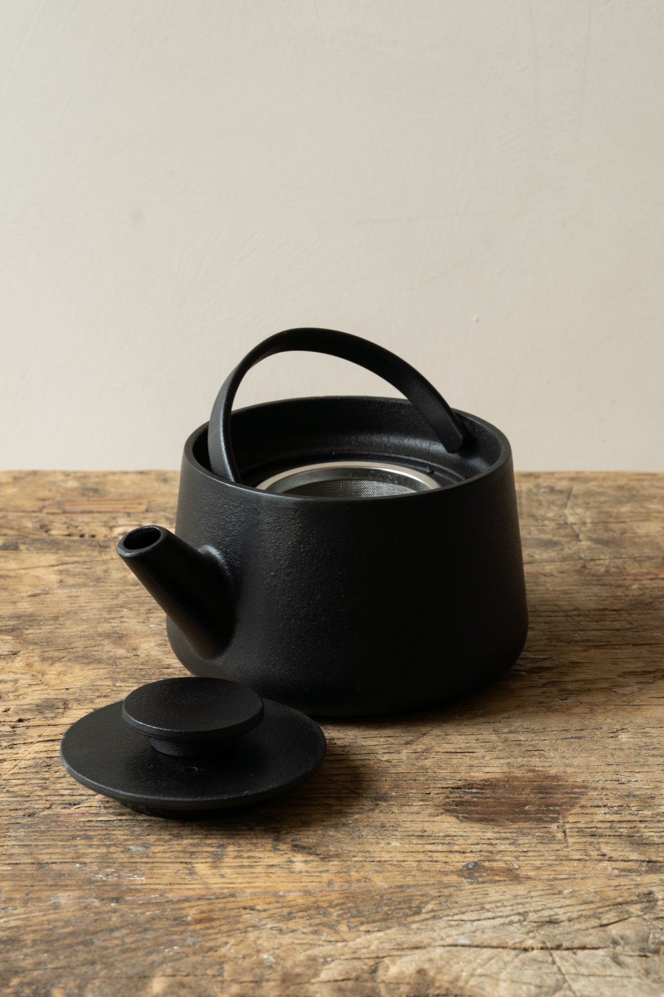 Inku Teapot in Black by Serax.