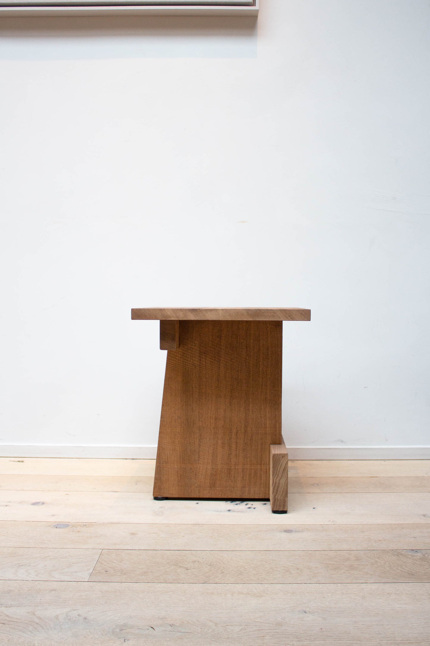 Heerenhuis Kombinat Stool / Nightstand en profil.