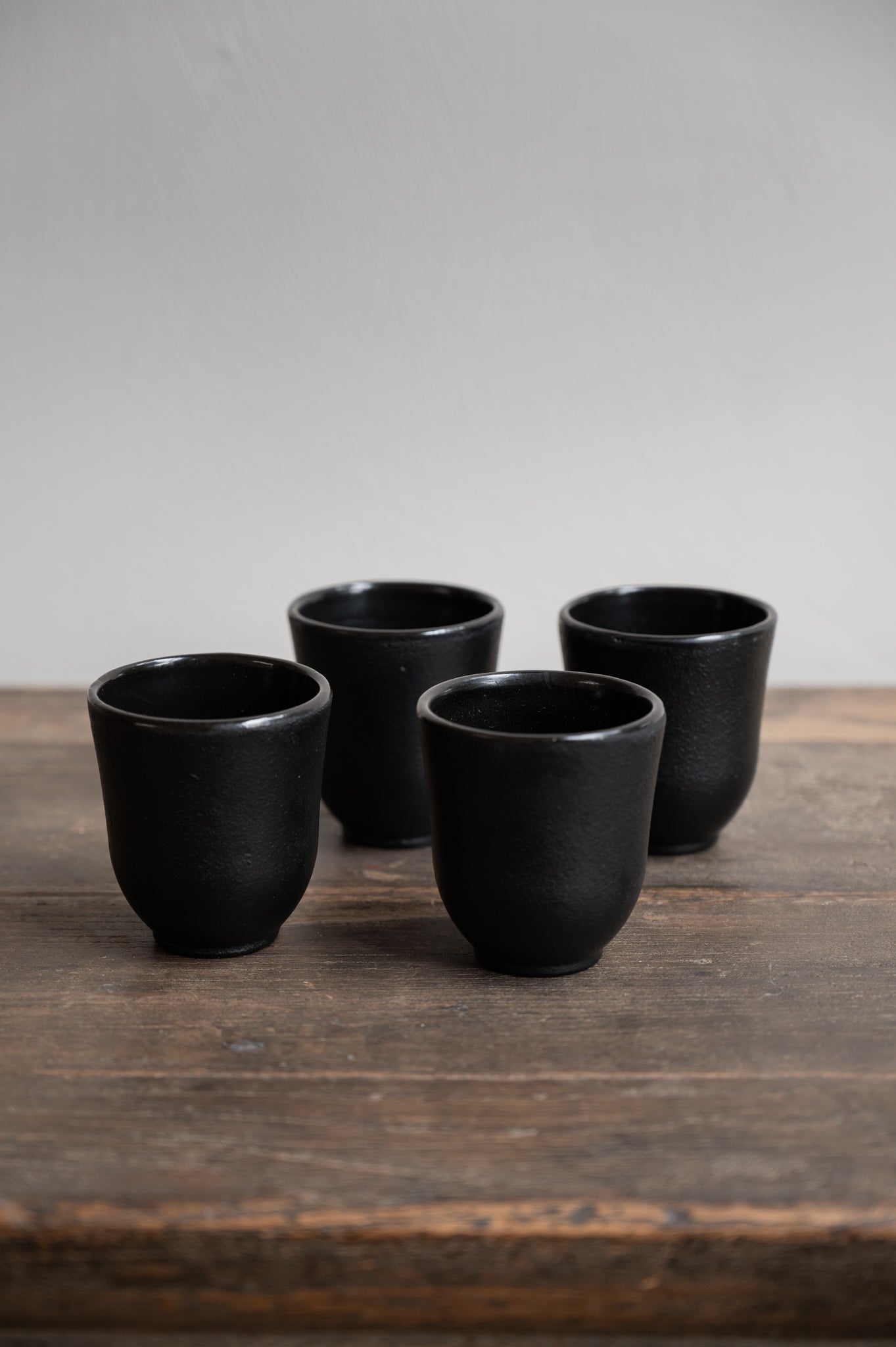 Inku Teacups (set of 4) by Serax in black.
