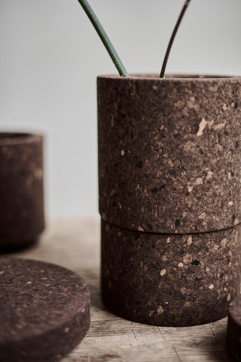 Burnt Cork Vase Large by Studio Corkinho detail photo