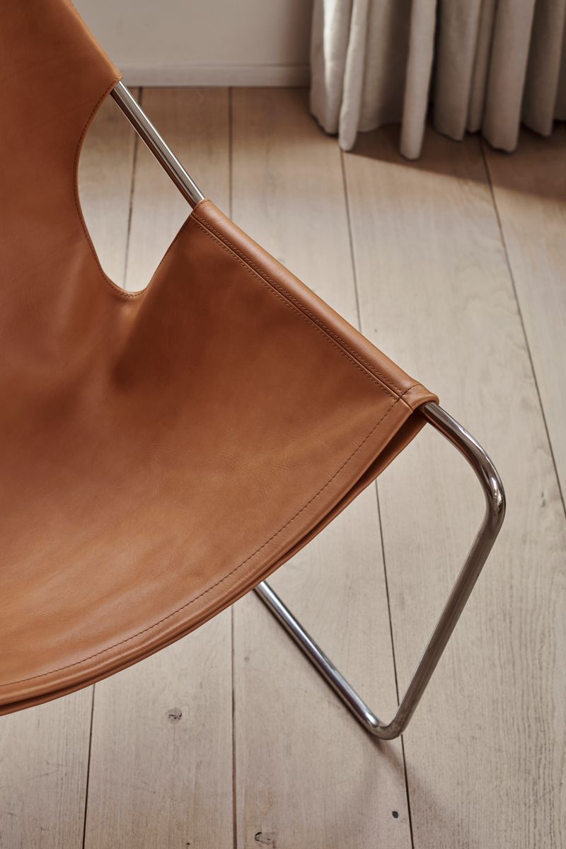 Details of the Stainless Steel Frame and Whisky Leather of the Paulistano Chair by Objekto.