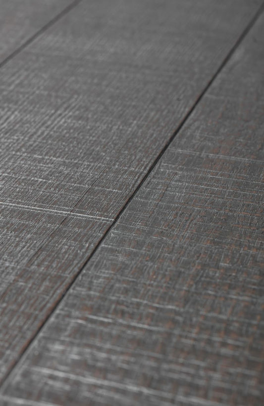 Close-up of the Oak wood used for the tabletop of the black Mesa Nero Table.