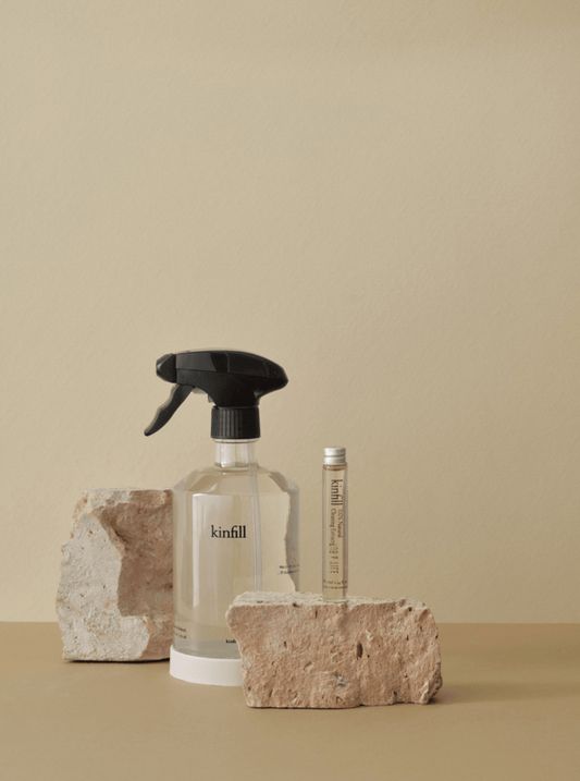 The Starter Kit Glass & Mirror Cucumis by Kinfill, an eco-conscious cleaning set. Reducing your carbon footprint by i.e. using a refillable Italian glass spray bottle.