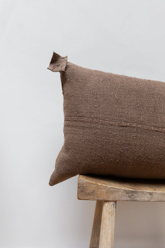 Detail of the Chanvre Vintage - Chestnut Cushion by Isabelle Yamamoto.